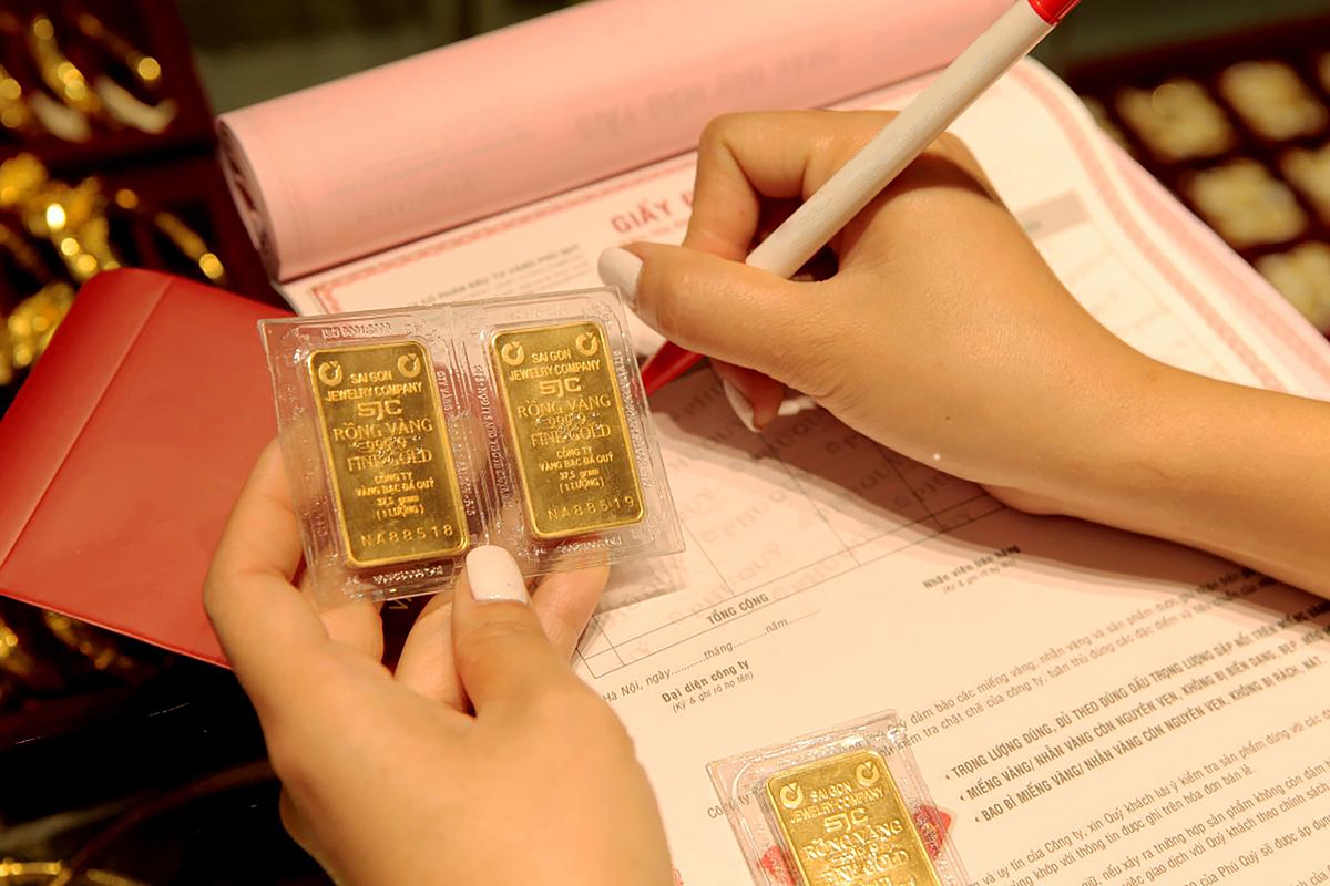 Vàng miếng SJC điều chỉnh giảm về quanh ngưỡng 78 triệu đồng/lượng.