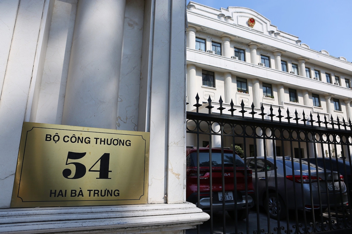 Một số Cục trưởng, Vụ trưởng của Bộ Công Thương được điều chuyển xuống làm cấp phó.