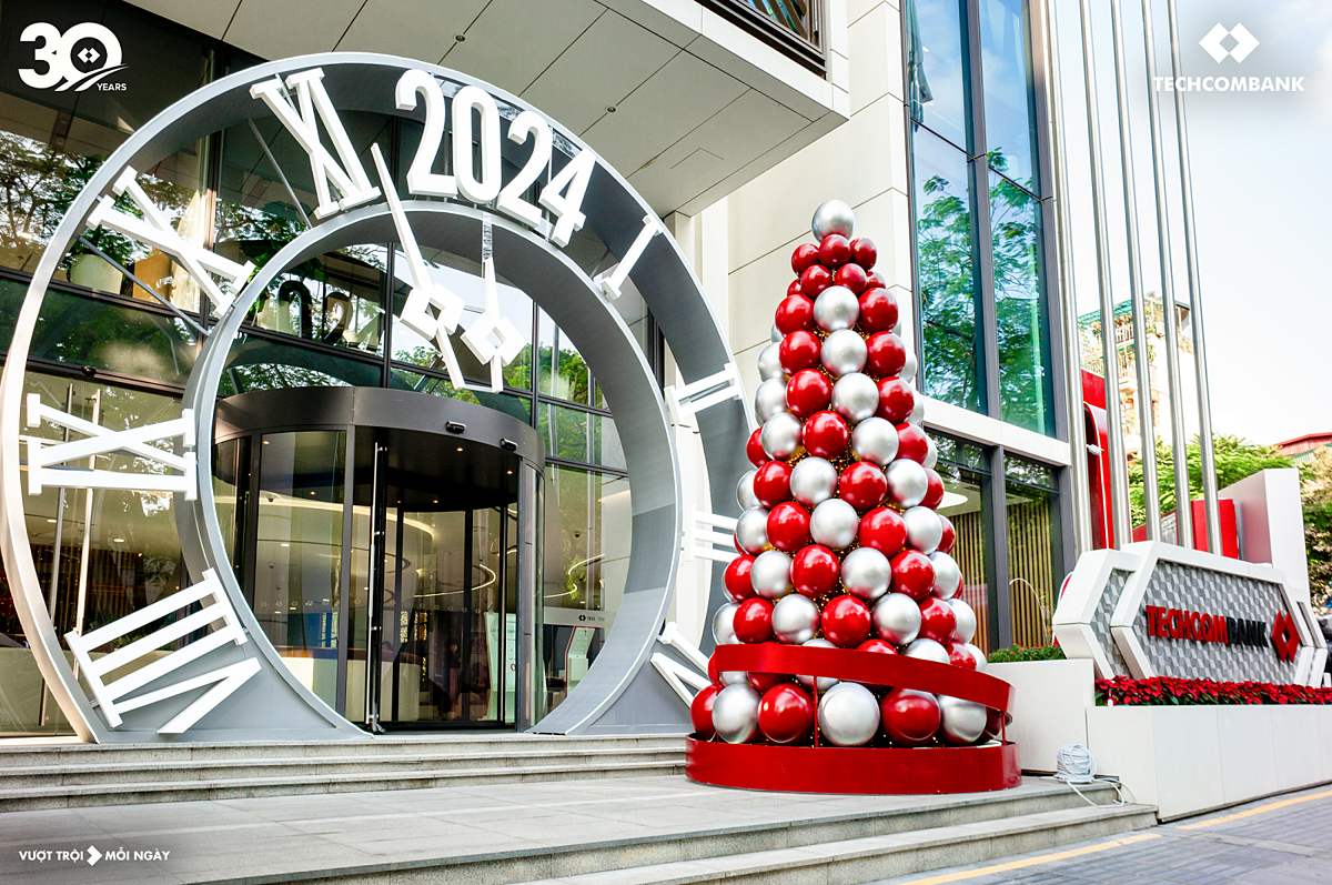 Các tòa nhà hội sở của Techcombank đã trở thành những địa điểm check-in không thể thiếu của người dân vào những dịp lễ lớn.