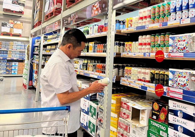 Đồ uống không cồn, ít cồn đang dần thay thế bia, rượu trên các kệ hàng siêu thị.