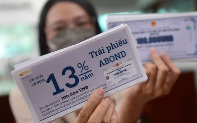 Dù đang mang lại lợi tức gấp đôi gửi tiết kiệm ngân hàng, song kênh đầu tư TPDN vẫn chưa sôi động trở lại, kể cả ở phía doanh nghiệp phát hành lẫn phía nhà đầu tư.