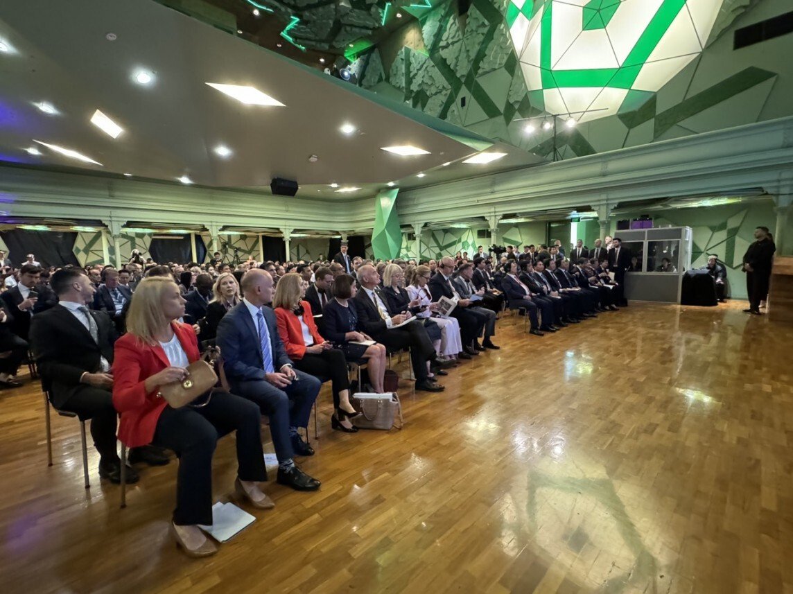 Hơn 150 doanh nghiệp tại khán phòng ở Đại học RMIT, nghe Thủ tướng Phạm Minh Chính phát biểu.