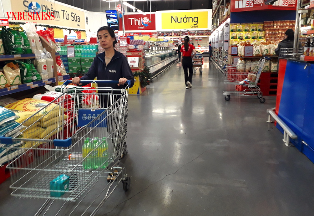 Người tiêu dùng tiếp tục mua sắm ít ỏi đang là thách thức lớn cho các DN trong giai đoạn khó khăn này.