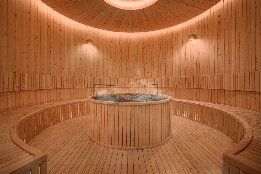 Một phòng xông hơi có sức chứa lớn tại Mori Onsen.