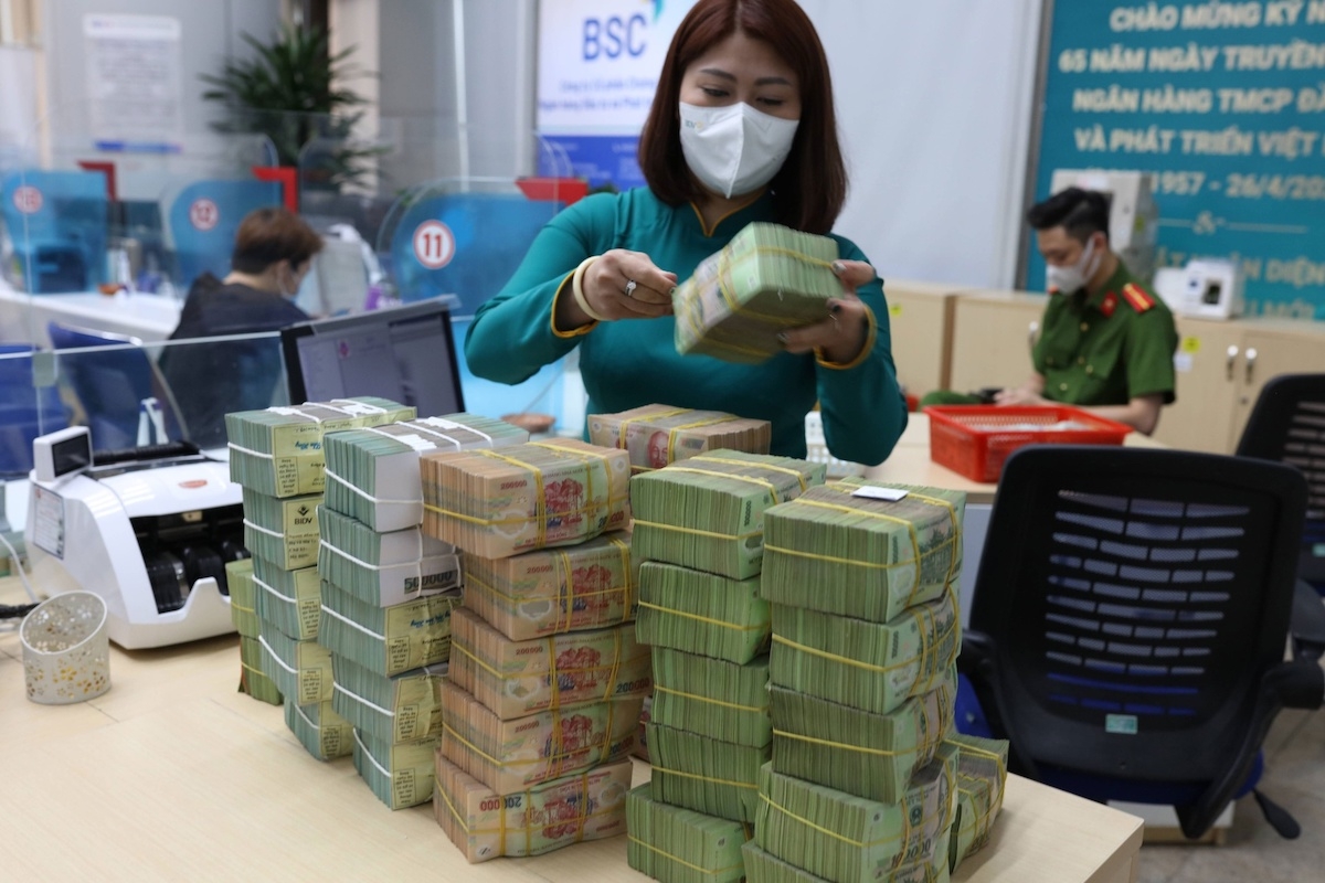 Ngân hàng cho biết có những doanh nghiệp đang được vay với lãi suất thấp hơn lãi suất huy động.