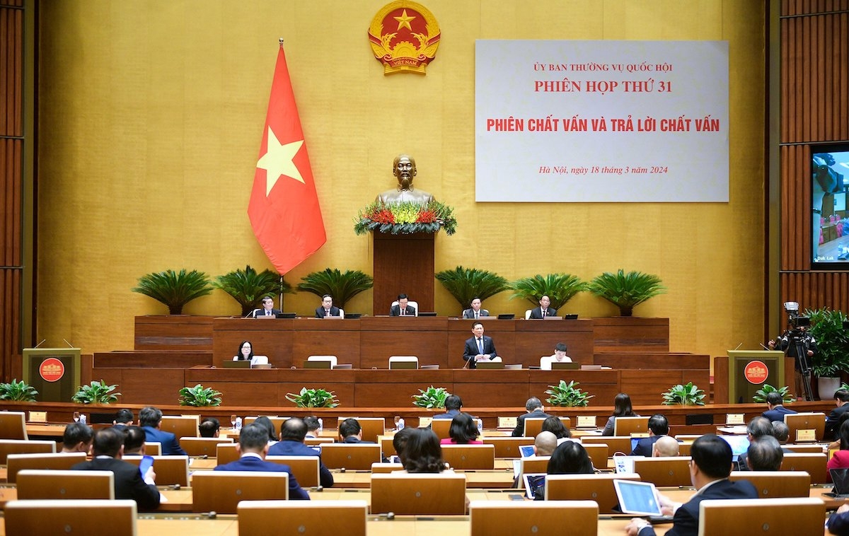 Bộ trưởng Tài chính Hồ Đức Phớc trả lời chất vấn ngày 18/3