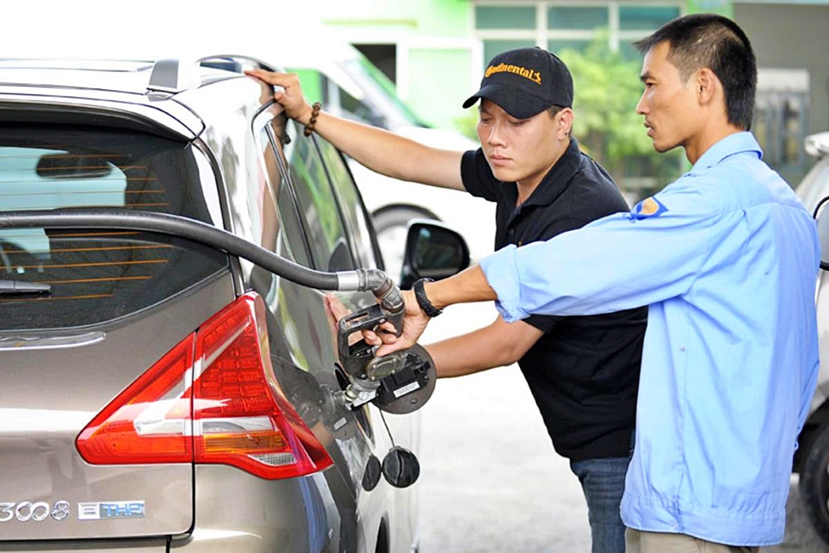 Nhiều quy định về việc điều hành giá xăng dầu.