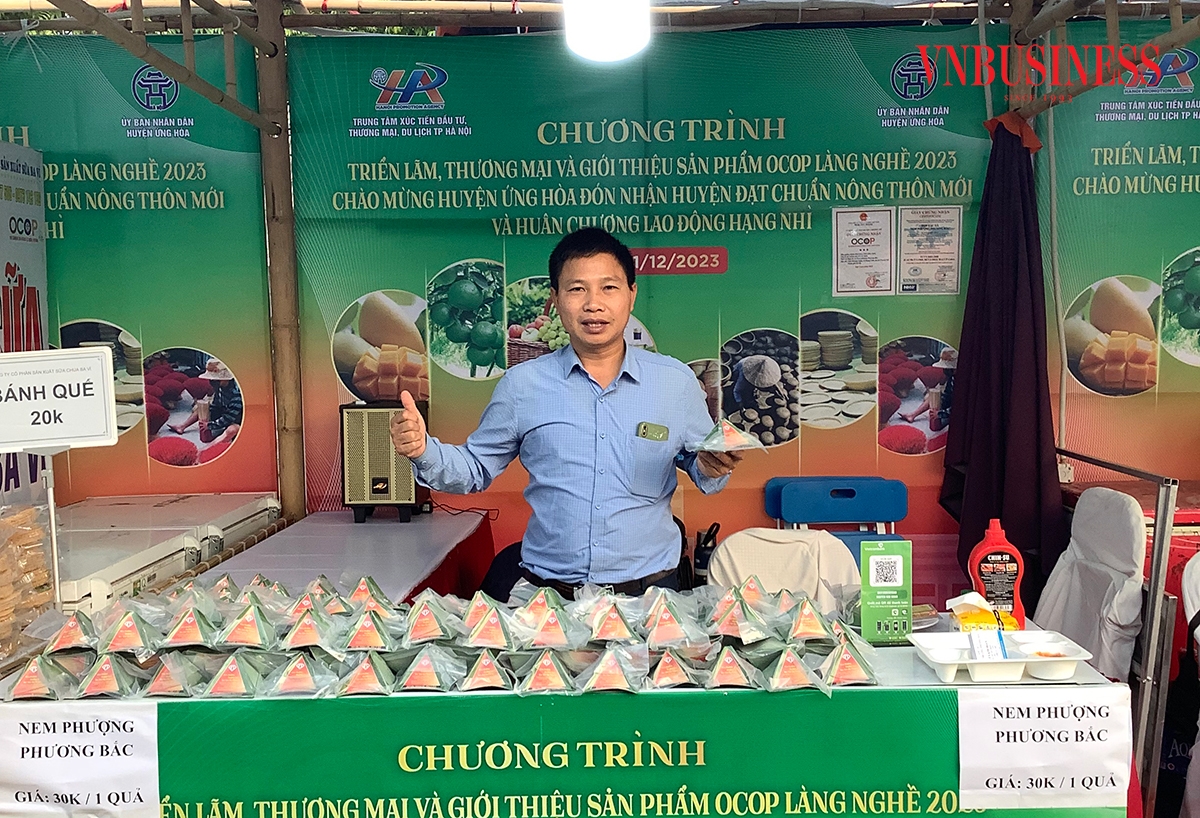 Bên cạnh việc tích cực đi chào hàng, anh Nguyễn Kim Hoàn - Giám đốc HTX - cũng đẩy mạnh tham gia các sự kiện, hội chợ xúc tiến thương mại để mở rộng thị trường.