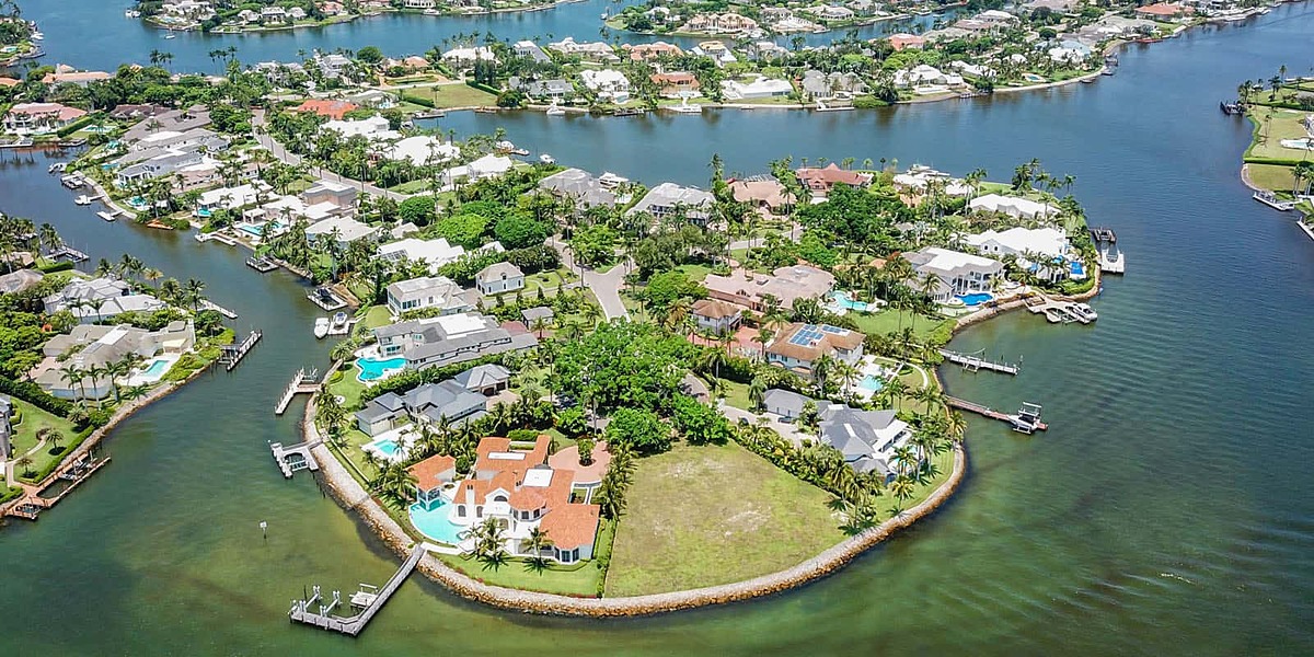 Port Royal là khu phố đảo nằm trong top những khu dân cư đáng sống và đắt đỏ nhất thế giới.