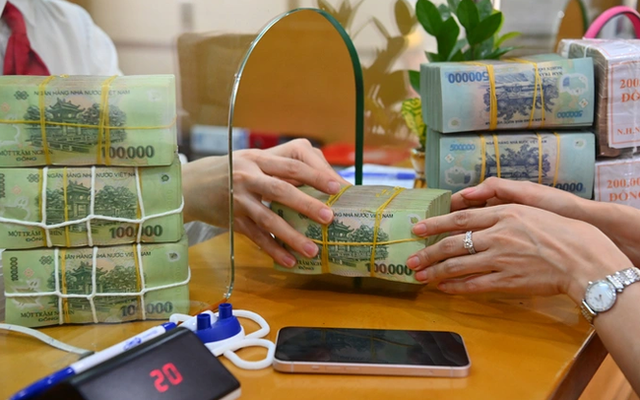 Hiện nay, lãi suất cho vay bình quân cho kỳ hạn không quá 12 tháng là 5,3%, giảm 0,4% so với tháng trước.