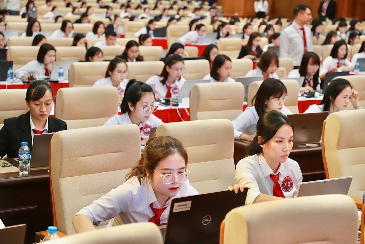 Các thí sinh tham gia Vòng 1- Khởi động để chọn tiếp 50 thí sinh vào vòng sau.