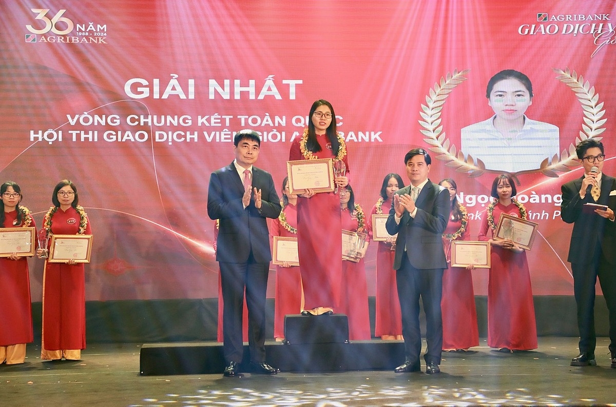 Thí sinh đạt Giải Nhất Hội thi Giao dịch viên giỏi trong hệ thống Agribank.