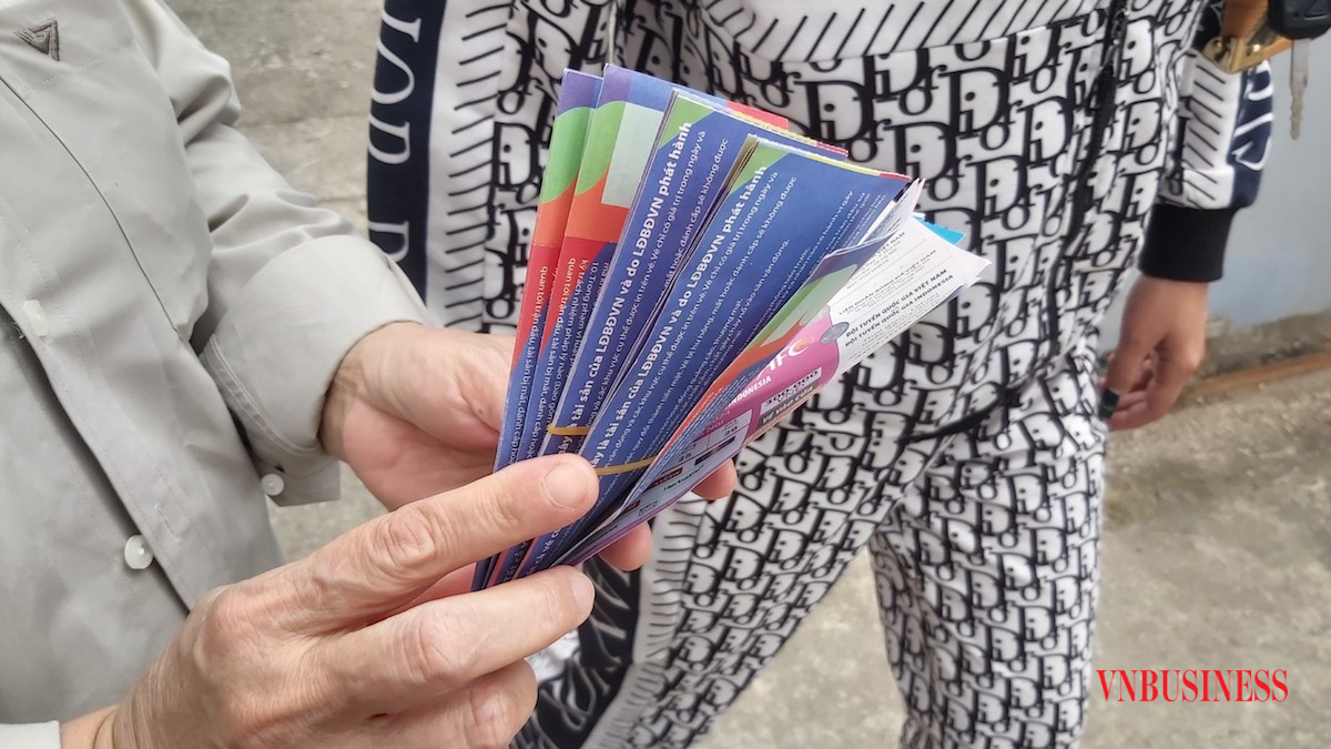 Phe vé chỉ dám ôm vài chục vé nhưng không bán được.