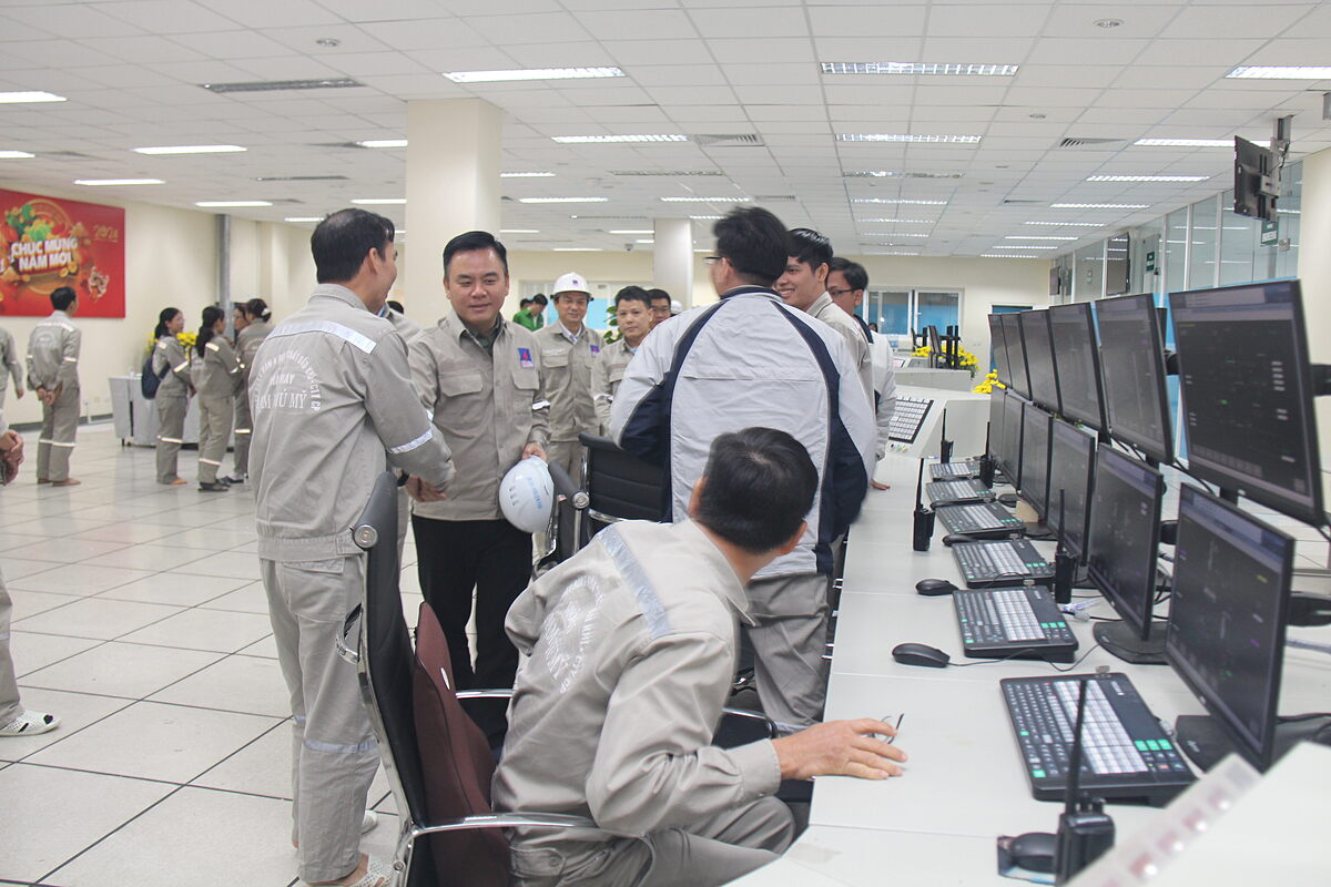 Ban lãnh đạo Công ty thăm hỏi, nắm bắt tình hình thực tế.