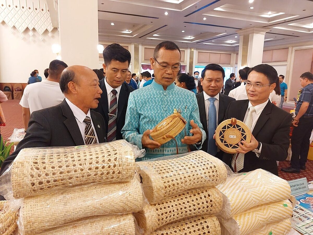 Mây tre đan Vân Sơn tham gia các cuộc xúc tiến thương mại và nhận được sự quan tâm của các doanh nghiệp trong và ngoài nước.