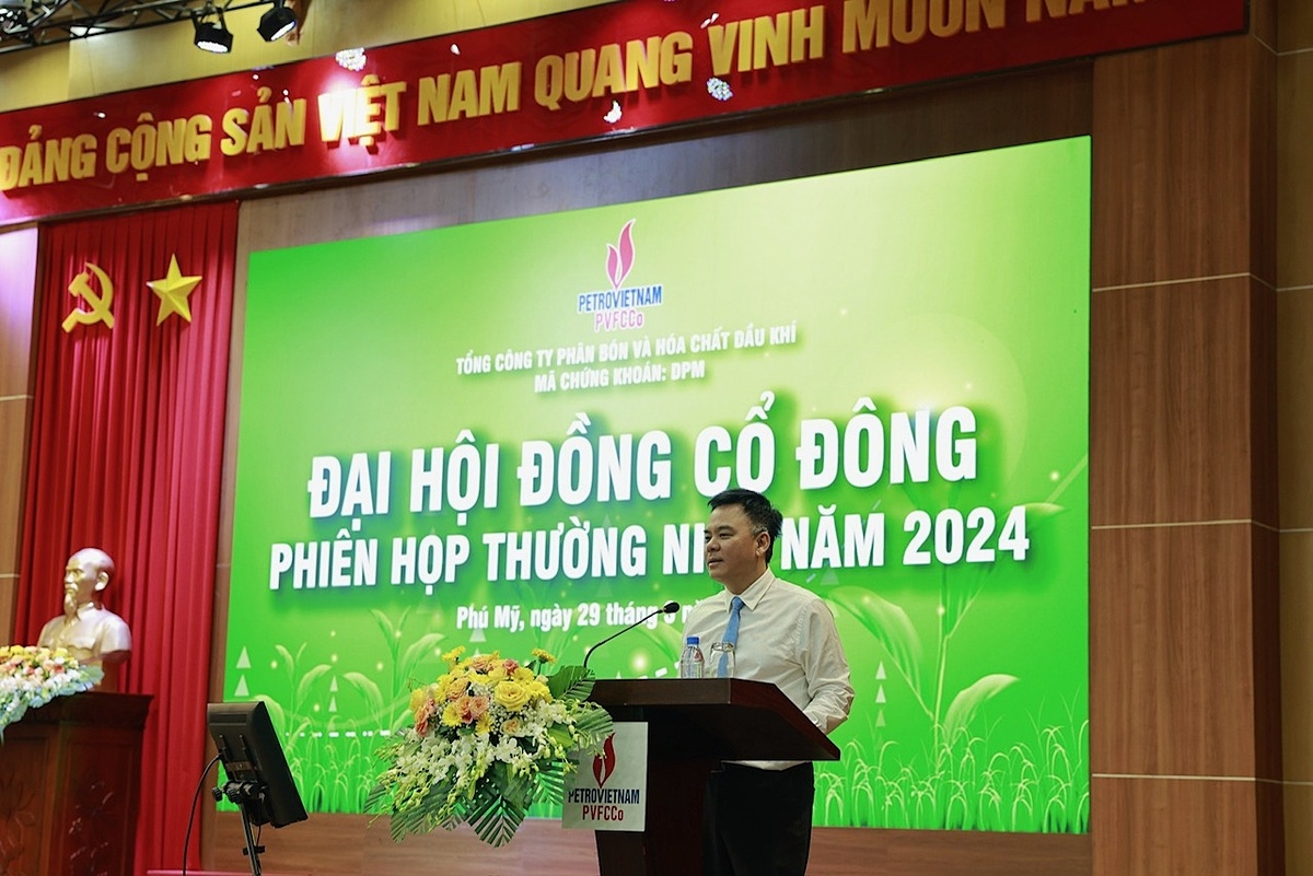 Tân chủ tịch Nguyễn Xuân Hòa phát biểu tại phiên họp.