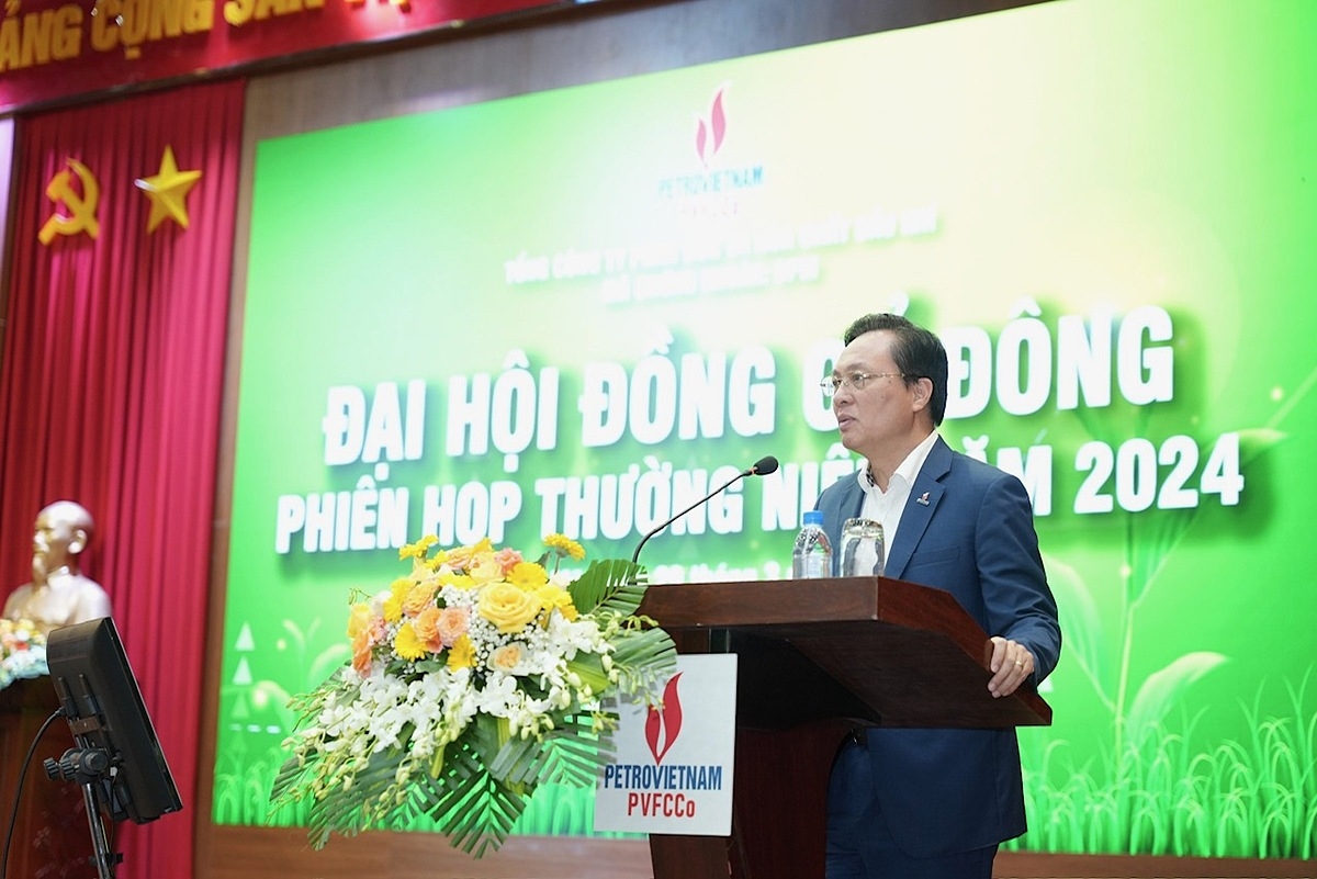 Ông Bùi Minh Tiến phát biểu tại phiên họp.