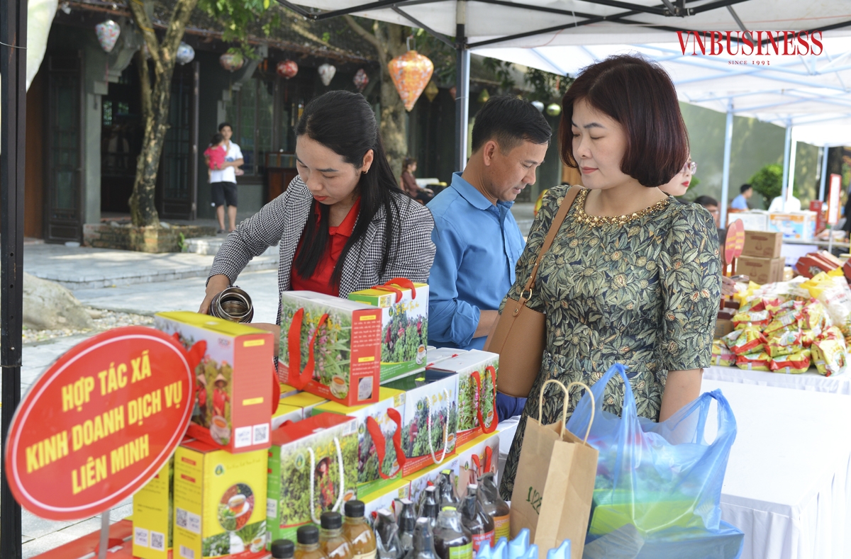 Các sản phẩm tham gia Phiên chợ là các sản phẩm tiêu biểu, đặc trưng vùng, miền, có nguồn gốc xuất xứ rõ ràng, đa dạng về hình thức, phong phú về nội dung, đẹp về mẫu mã và hình thức, được chứng nhận sản phẩm OCOP từ 3 sao trở lên.