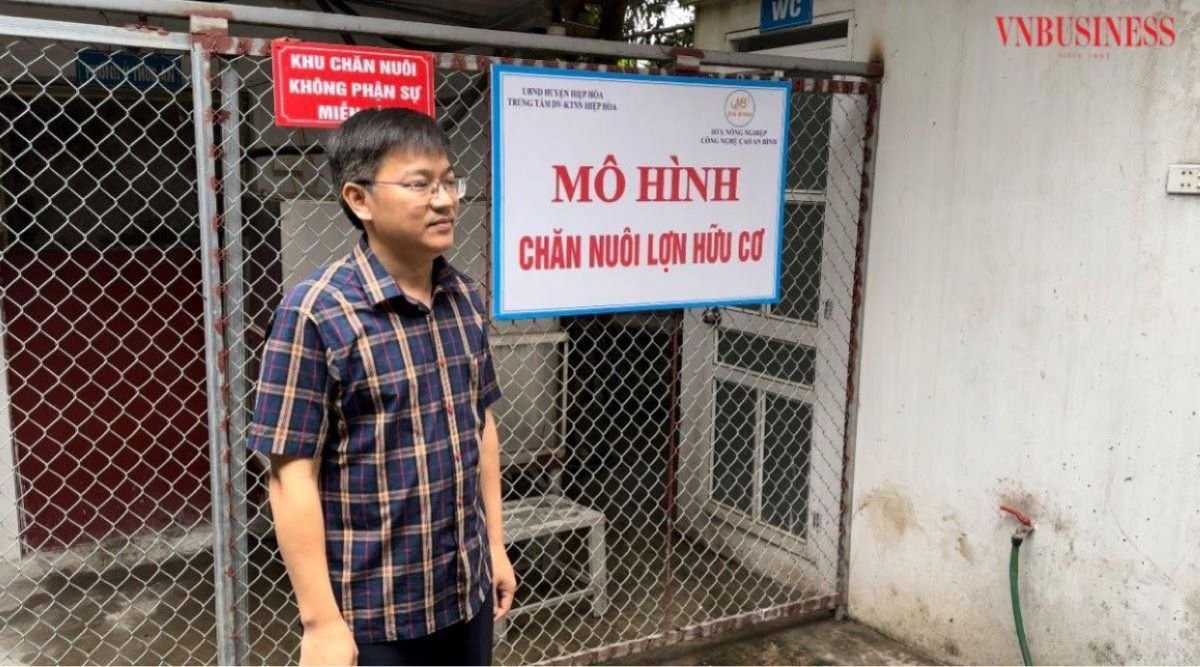 “Một trong những yếu tố quan trọng mà HTX An Bình áp dụng là việc tối ưu hóa quy trình sản xuất thông qua mô hình nuôi lợn khép kín. Tại đây, mọi giai đoạn từ chăm sóc sức khỏe, dinh dưỡng cho đến vệ sinh và điều kiện môi trường đều được kiểm soát chặt chẽ”, anh Nguyễn Quốc Mỹ cho biết.