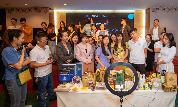 Mở chợ phiên livestream OCOP, hút doanh thu trăm tỷ đồng