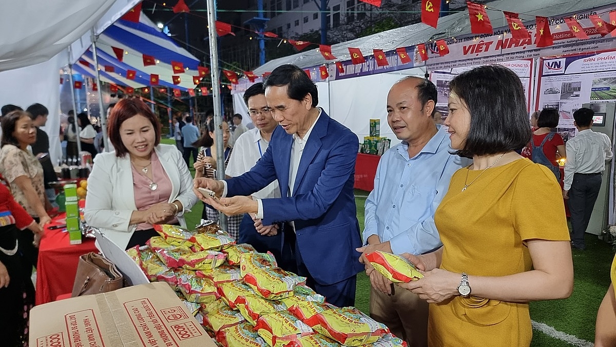 21 gian hàng là các đặc sản vùng miền, OCOP tại các địa phương đã có mặt tại sự kiện.