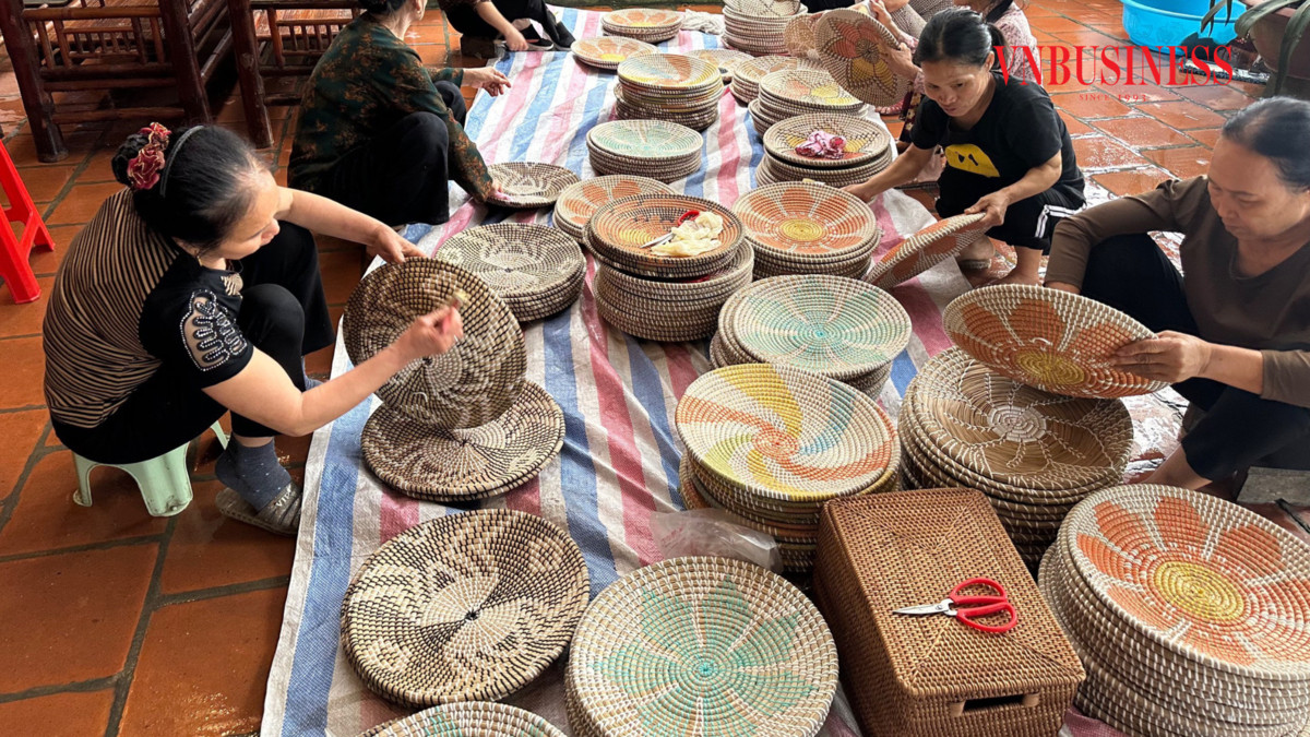 Mỗi lao động có thu nhập từ 3 - 3,5 triệu đồng/người/tháng, tùy vào tay nghề, số lượng sản phẩm làm được.