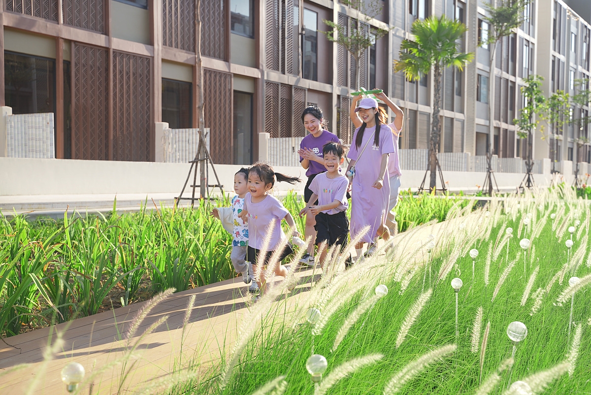 Hệ công viên nội khu đa dạng với mảng xanh rộng lớn trong phân khu SOHO.