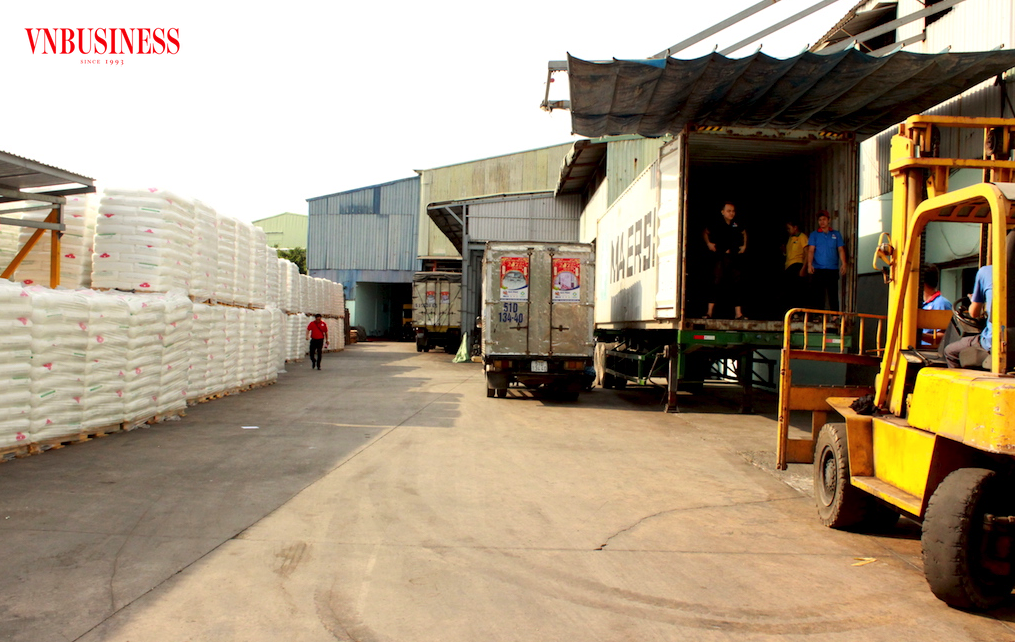 Các công ty sản xuất mặt hàng nhựa ở Việt Nam đang dè chừng trong việc nhập khẩu nguyên liệu giữa lúc giá cả ở thế “giằng co”, trong khi còn tồn kho và nhu cầu từ người dùng cuối còn yếu.