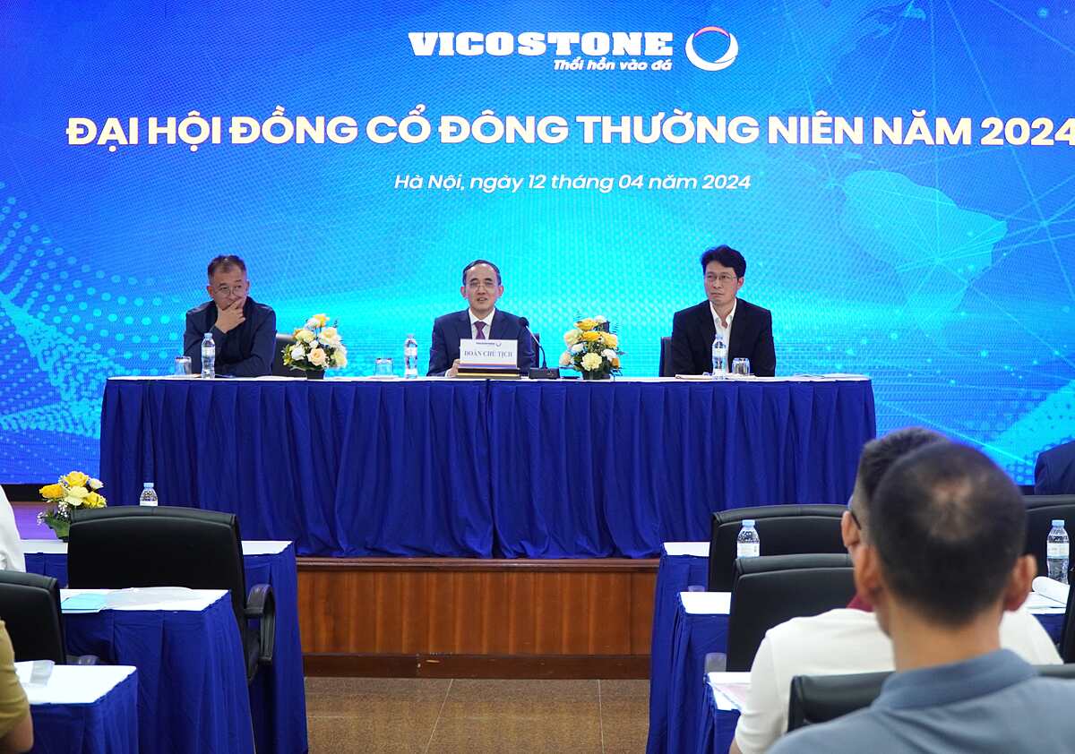 Ban lãnh đạo tại Đại hội cổ đông thường niên năm 2024.