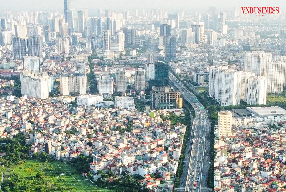 Một lượng tiền khổng lồ đang rục rịch chuyển hướng từ nhà băng sang bất động sản.