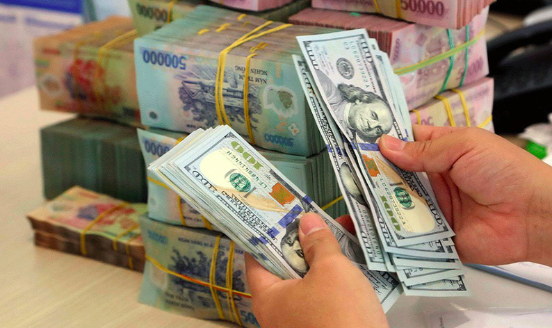 Tỷ giá USD tại các ngân hàng thương mại đã tăng 3,3% so với cuối năm 2023.