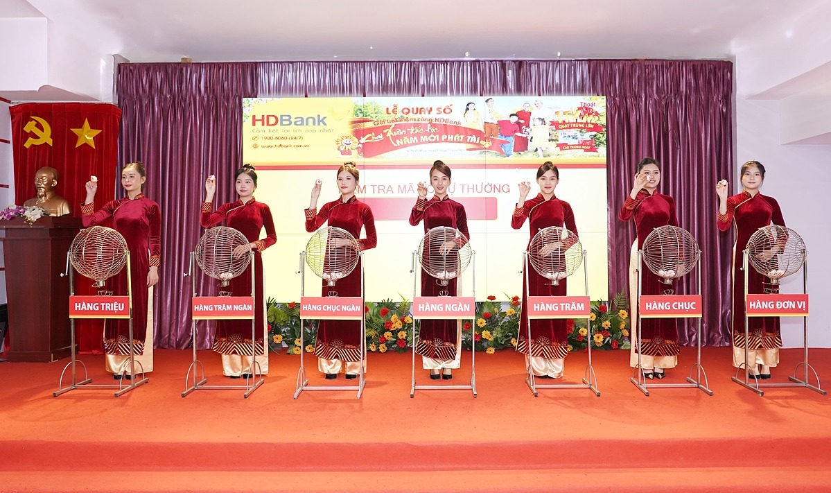 Nhiều khách hàng đến tham dự lễ quay số may mắn diễn ra ngày 21/3/2024, tại Tp.HCM.