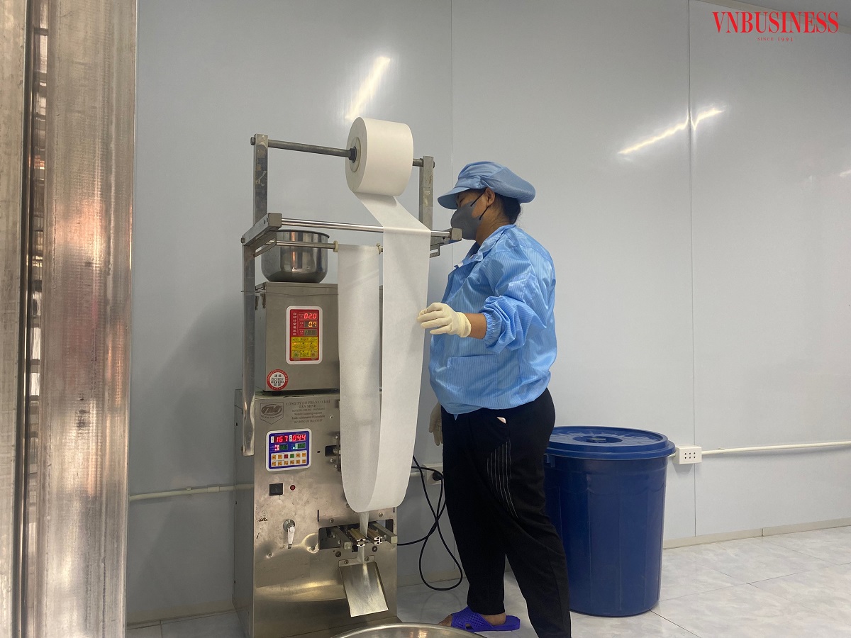 HTX vận hành nhà xưởng sản xuất trà thảo mộc với 7 thành viên và 12 lao động trực thuộc.