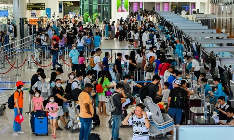 Giá vé máy bay dịp lễ 30/4 - 1/5 tăng ‘sốc’, nhiều hãng máy bay tăng chuyến bay đêm