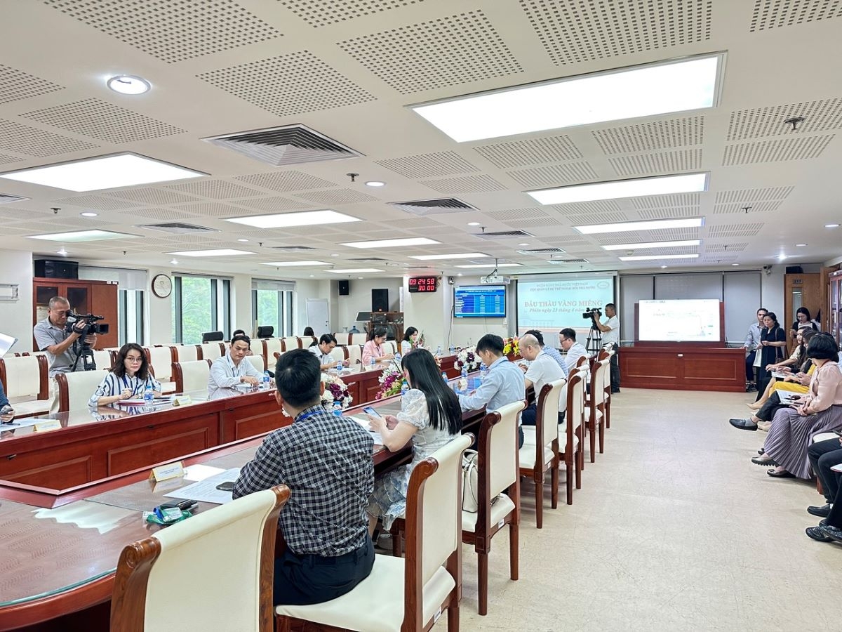 11 đơn vị bao gồm 7 ngân hàng và 4 doanh nghiệp tham gia phiên đấu thầu vàng miếng sáng ngày 23/4.