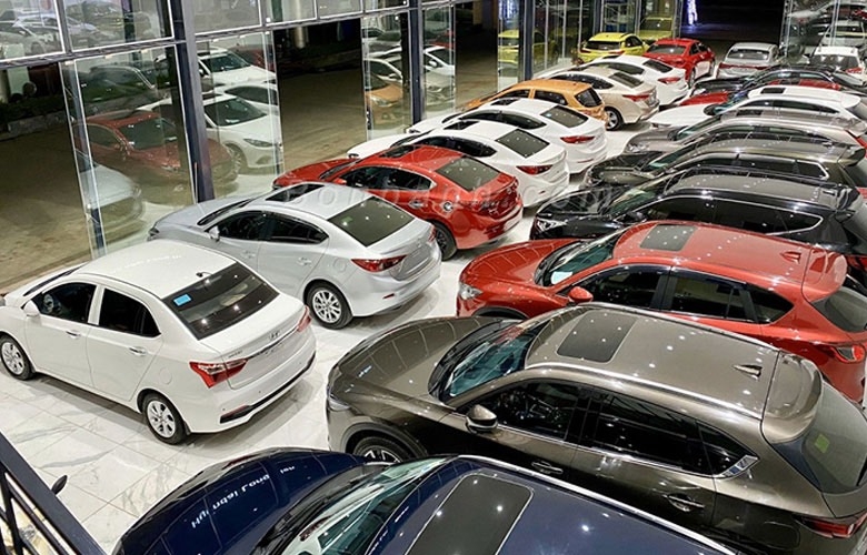 Các hãng ô tô đang đưa ra nhiều gói ưu đãi đa dạng, từ giảm giá trực tiếp, tặng phụ kiện, đến hỗ trợ vay vốn lãi suất thấp.