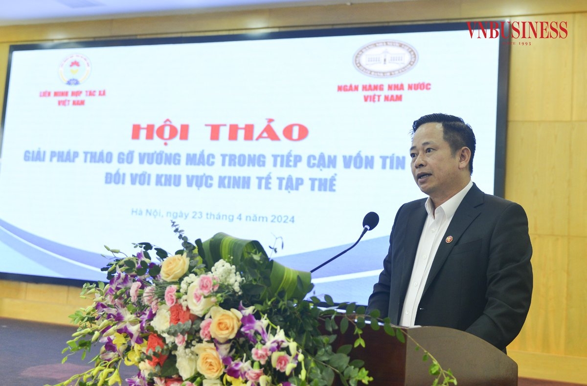 Ông Hoàng Minh Ngọc, Phó Tổng Giám đốc Ngân hàng Nông nghiệp và Phát triển Nông thôn, cho rằng các HTX chưa có trụ sở, nhà xưởng, kho chứa để bảo quản, sơ chế; trình độ quản lý của HTX còn thấp, ít vốn đầu tư vào công nghệ, chưa có liên kết với doanh nghiệp uy tín để tìm kiếm thị trường nên khó tiếp cận vốn từ các tổ chức tín dụng.