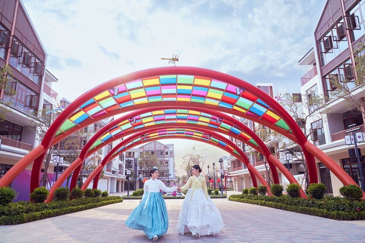 Không gian đậm sắc màu Hàn Quốc tại K-Town.