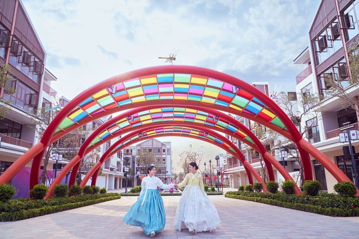 Không gian đậm sắc màu Hàn Quốc tại K-Town.