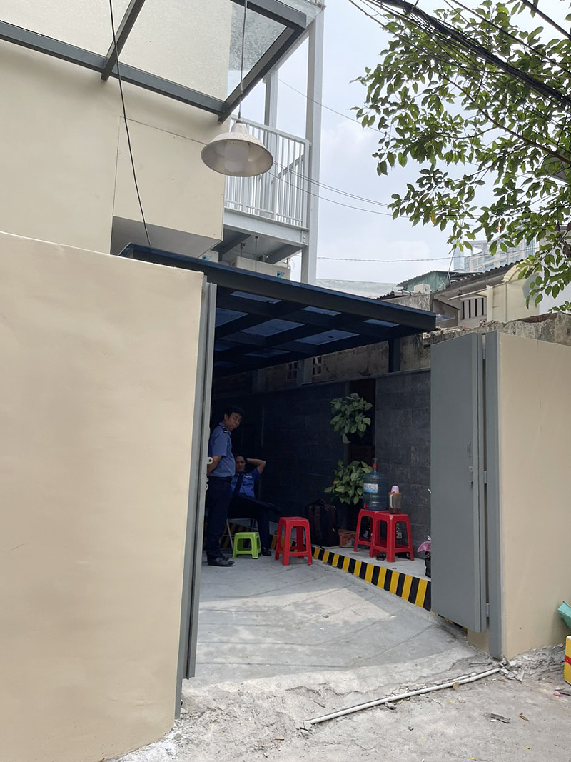 Theo Sở Xây dựng TP.HCM, Công ty Phát Đạt xây dựng sai phép “Cửa thông từ toà nhà trụ sở công ty ra hẻm 41 Phạm Ngọc Thạch”. Ảnh chụp ngày 07/3/2024