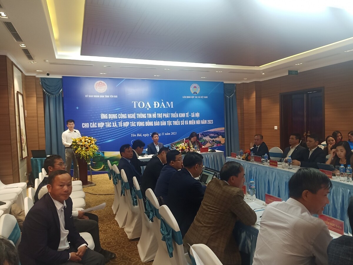 Anh Đỗ Tuấn Lương - Giám đốc trẻ 9X HTX chè Shan tuyết Phình Hồ chia sẻ mô hình HTX điển hình trong Chuyển đổi số tỉnh Yên Bái tại Tọa đàm “Ứng dụng công nghệ thông tin hỗ trợ phát triển kinh tế - xã hội cho các HTX, Tổ h