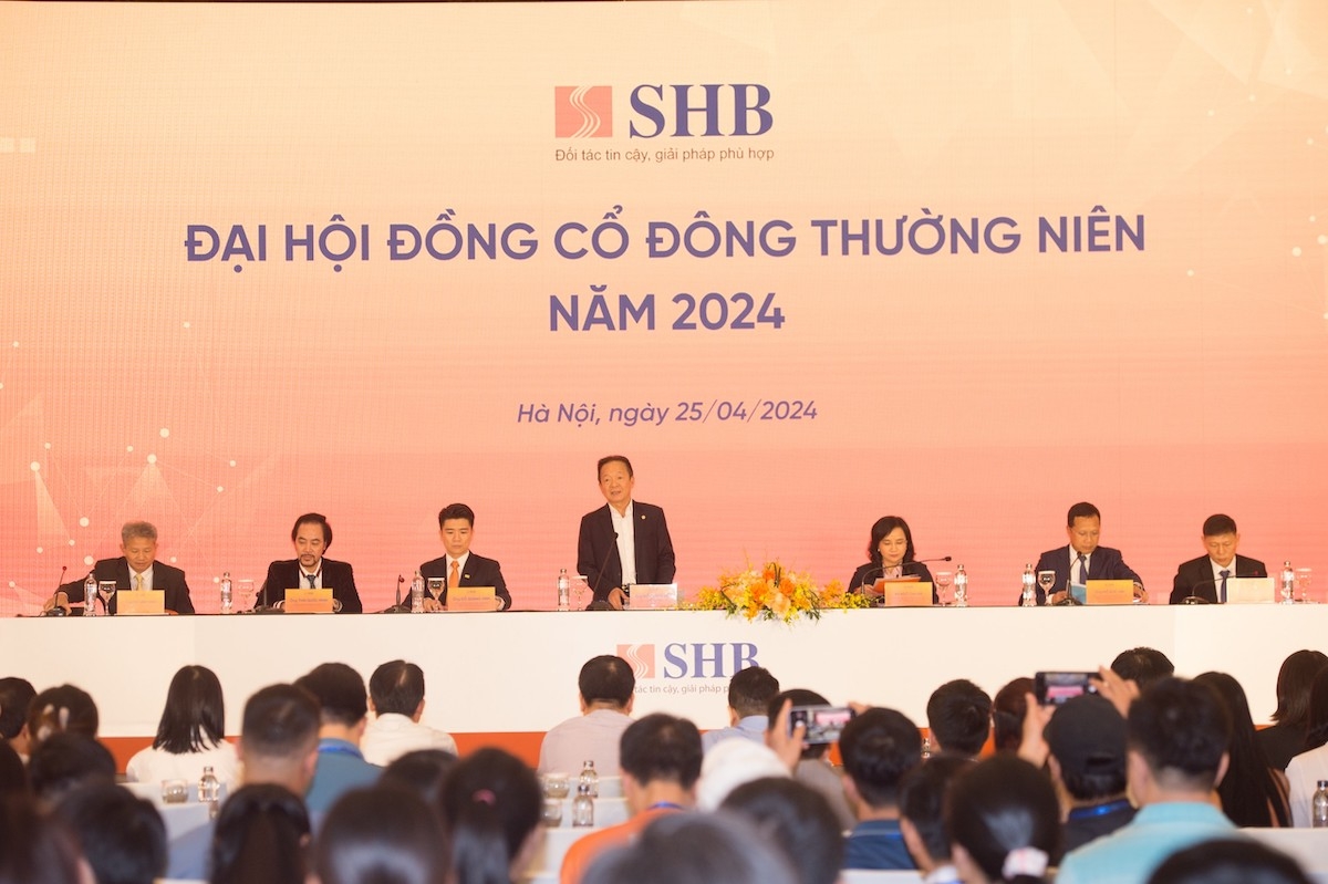 Chủ tịch Đỗ Quang Hiển trả lời hàng loạt vấn đề cổ đông quan tâm.