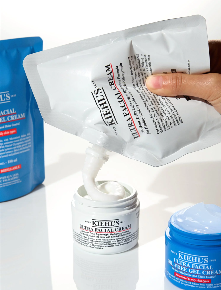 Mỗi túi refill 150ml tương ứng với 3 lọ kem dưỡng 50ml, giúp khách hàng tiết kiệm hơn 1 triệu 2 và giảm 61% lượng nhựa.