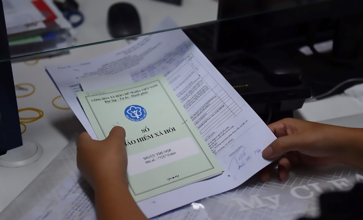 Cuộc sống khó khăn, thiếu hiểu biết về quyền lợi nên nhiều người lao động chọn rút BHXH một lần.