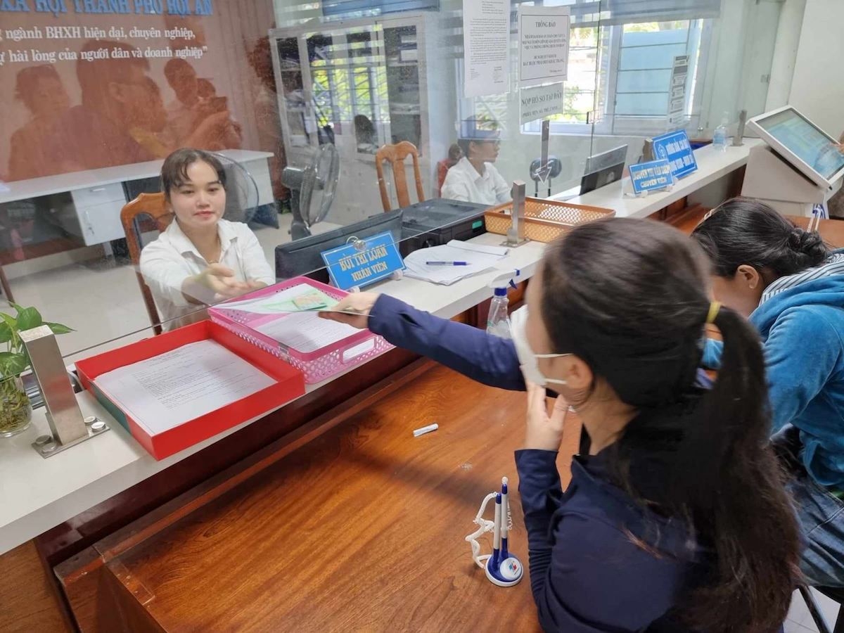 Khi rút BHXH một lần, người lao động mất nhiều hơn được.