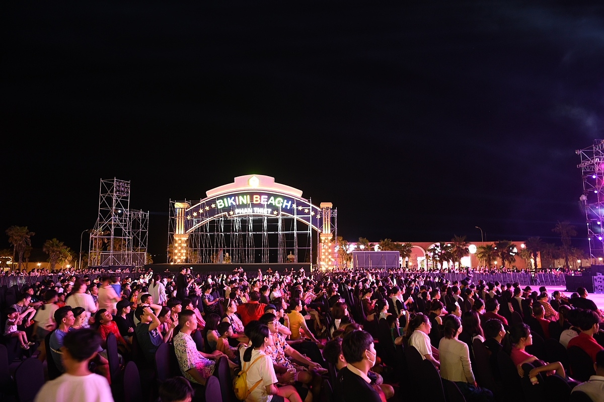 Vốn là điểm đến vui chơi giải trí hút khách hàng đầu miền Nam Việt Nam, đô thị Kinh tế Du lịch biển và Giải trí NovaWorld Phan Thiet thu hút đông nghịt du khách trong suốt 4 ngày lễ.