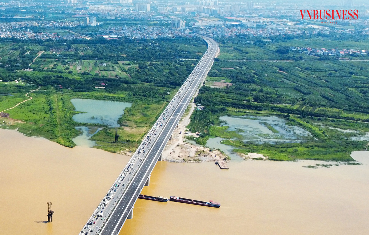 Các đại gia bất động sản đang đẩy mạnh săn quỹ đất sạch nhằm nắm giữ lợi thế trong chu kỳ tăng trưởng mới, tuy nhiên chuyên gia cảnh báo rủi ro nếu cơn say lan rộng tạo gánh nặng tài chính.