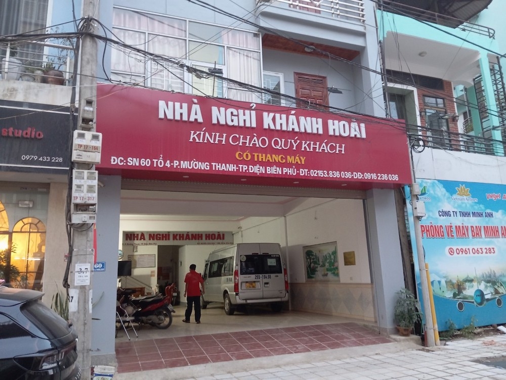 Nhà nghỉ có giá dao động từ 600.000 đồng đến 1,2 triệu đồng/ngày, nhưng cũng không còn phòng trống.