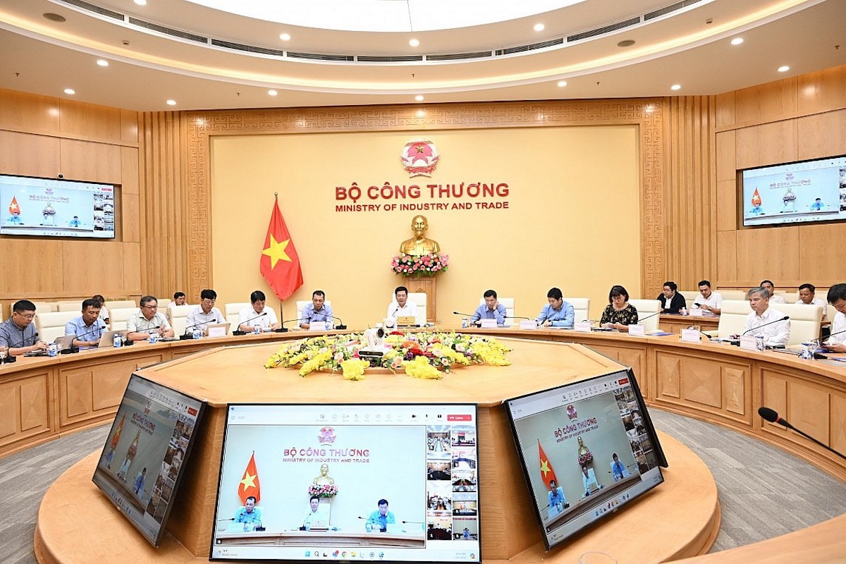 Bộ Công Thương vừa họp giao ban các dự án đường dây 500kV mạch 3 từ Quảng Trạch đến Phố Nối.