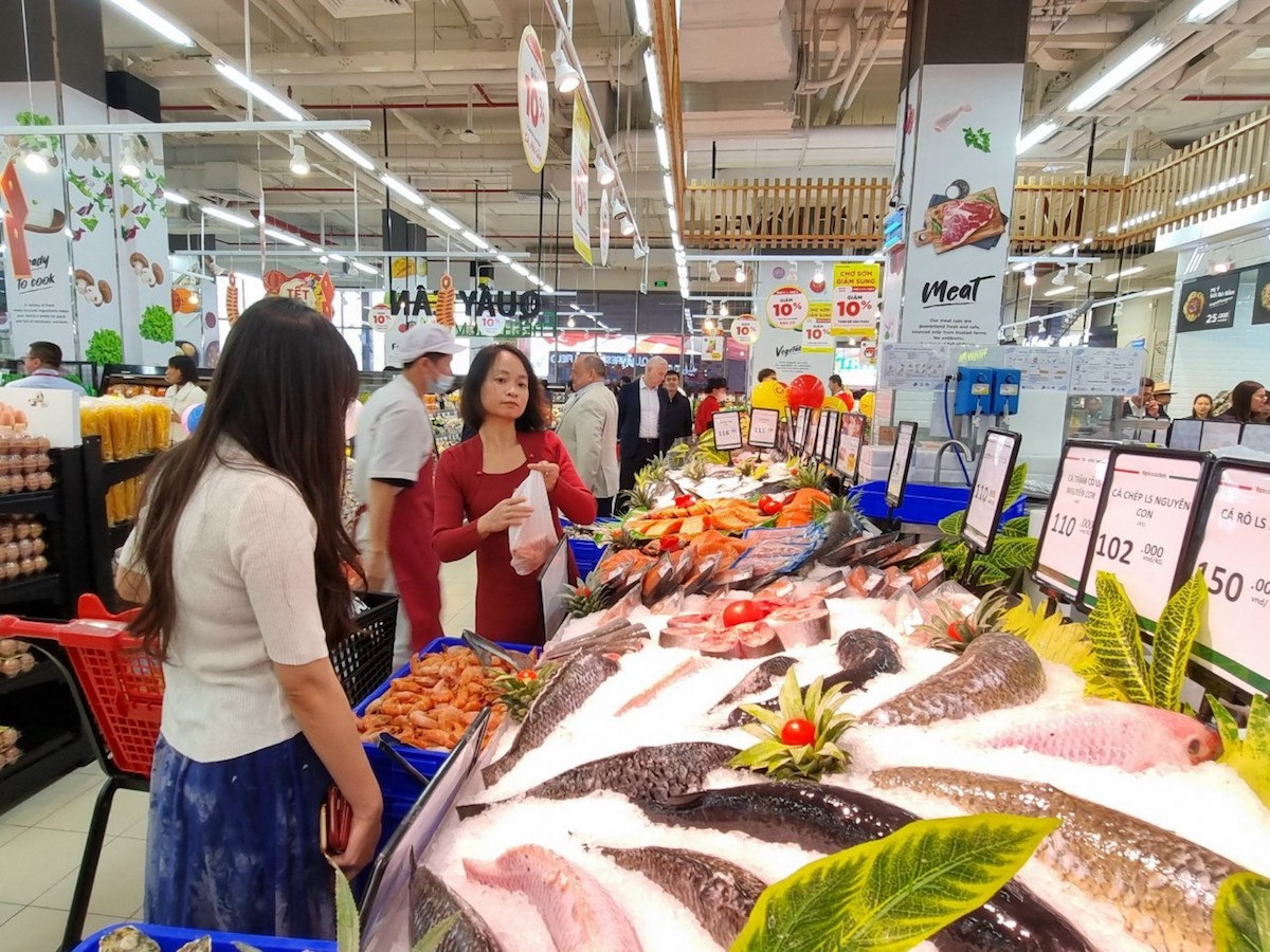 Bộ Công Thương cho biết chỉ số giá tiêu dùng trong nước có thể tăng sau khi thực hiện cải cách tiền lương từ ngày 1/7 và điều chỉnh giá điện theo cơ chế mới.